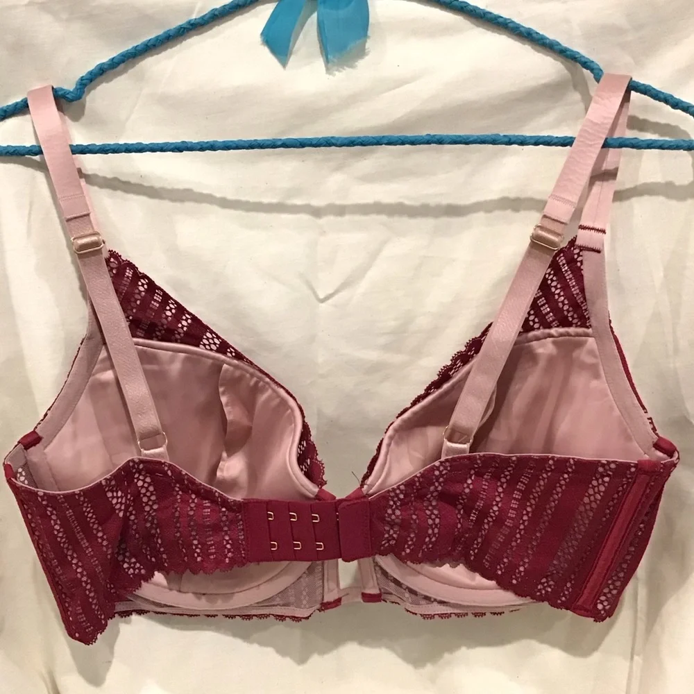 Victoria’s Secret lined plunge bra